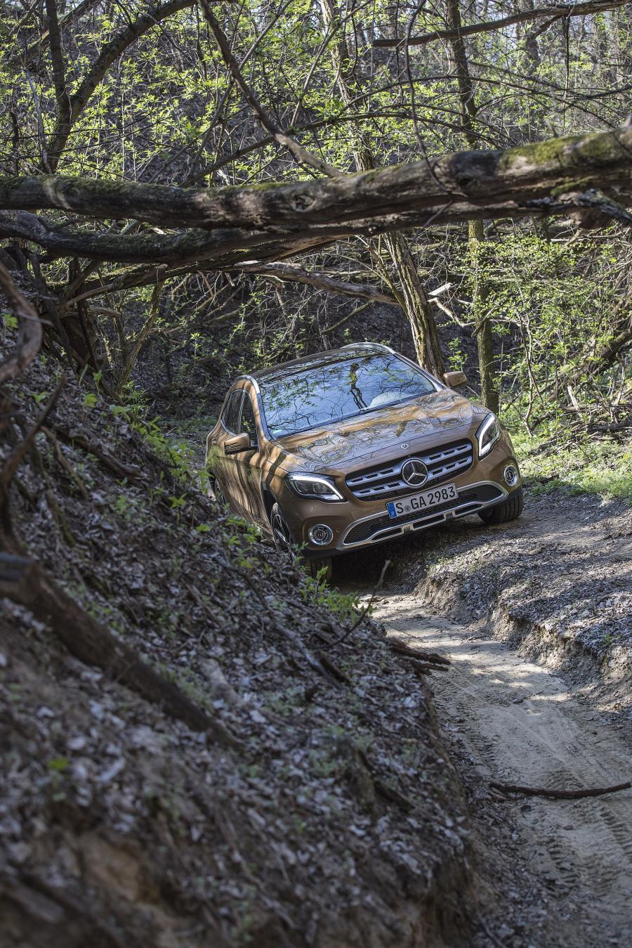  Mercedes-Benz GLA220 4Matic 2017 года  (WW) (фото 4 из 28)